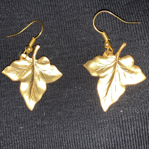 Jewelry - Earrings gold plated. Drop earrings